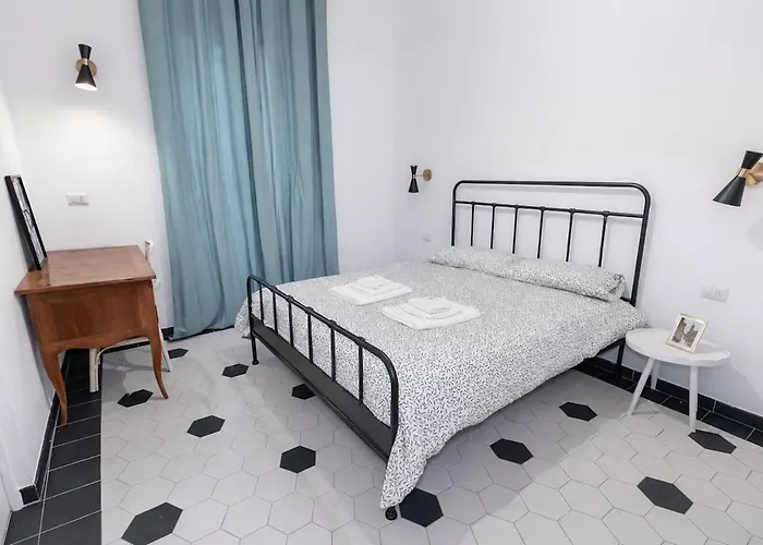 Apartment A Short Walk From The Center, 150m From Metro A