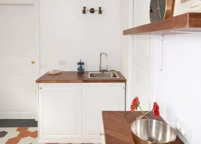 A Short Walk From The Center, 150m From Metro A